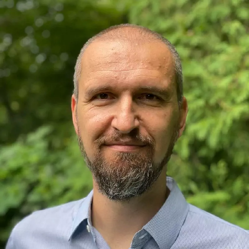 Dragan Gligorov looking straight at the camera